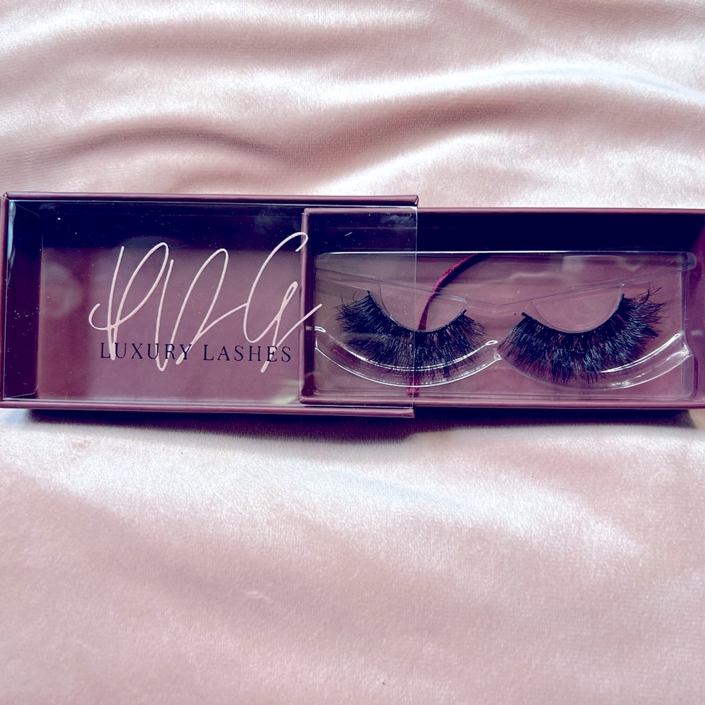 Mink Faux lashes in the style “B2”